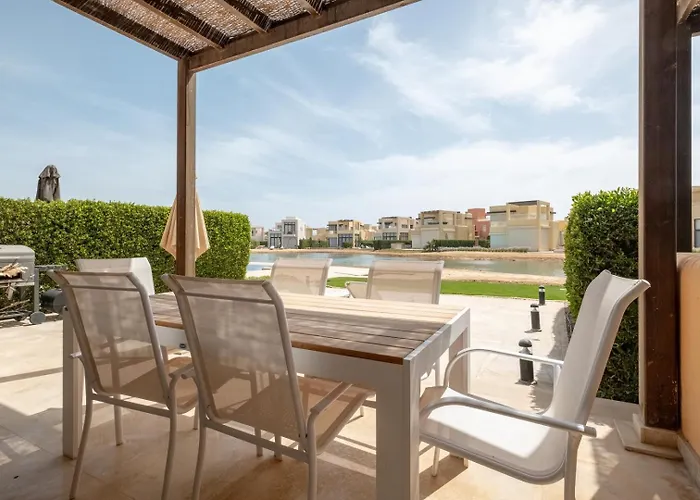 Spacious Townhouse Retreat Tatil Evi